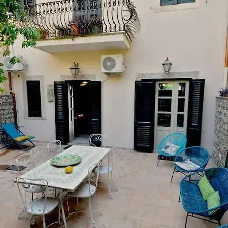 Carla, A Charming In The Center Of Villa Taormina