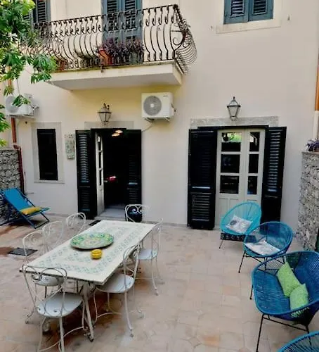 Carla, A Charming In The Center Of Villa Taormina